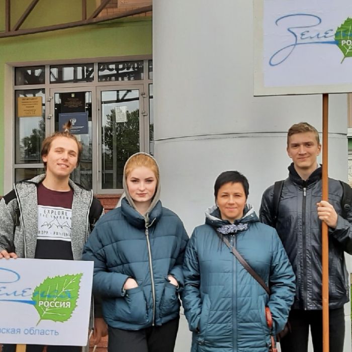Во Всероссийском экологическом субботнике «Зелёная Россия» приняли участие представители колледжа искусств