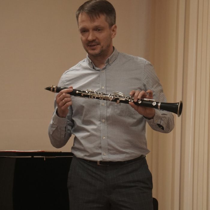 Мастер-класс для юных псковских кларнетистов провёл известный российский музыкант Иван Столбов (Санкт-Петербург)