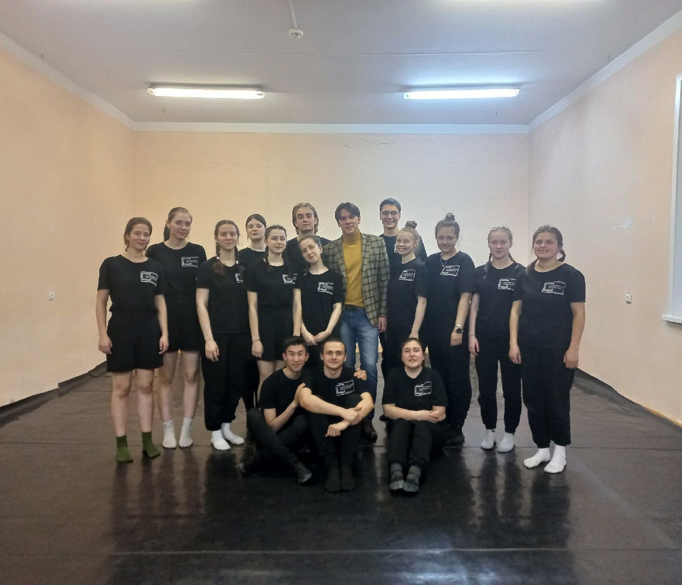 Актёр театра и кино, преподаватель Кирилл Дарин провёл мастер-класс со студентами театральной специализации колледжа искусств