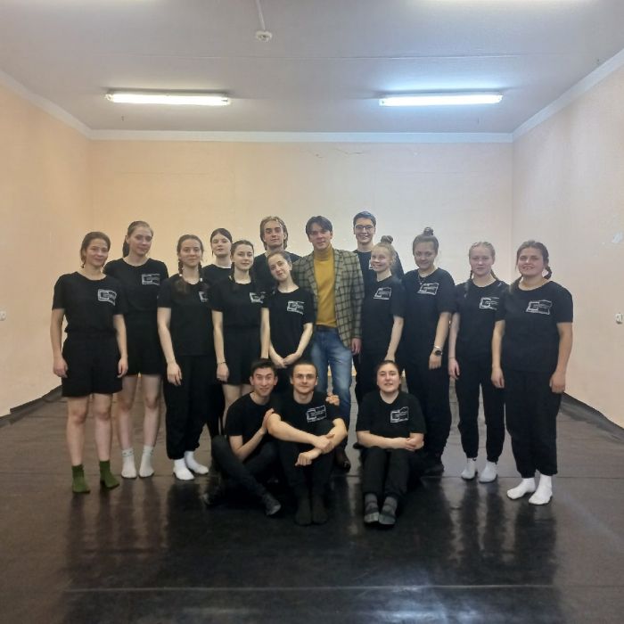 Актёр театра и кино, преподаватель Кирилл Дарин провёл мастер-класс со студентами театральной специализации колледжа искусств