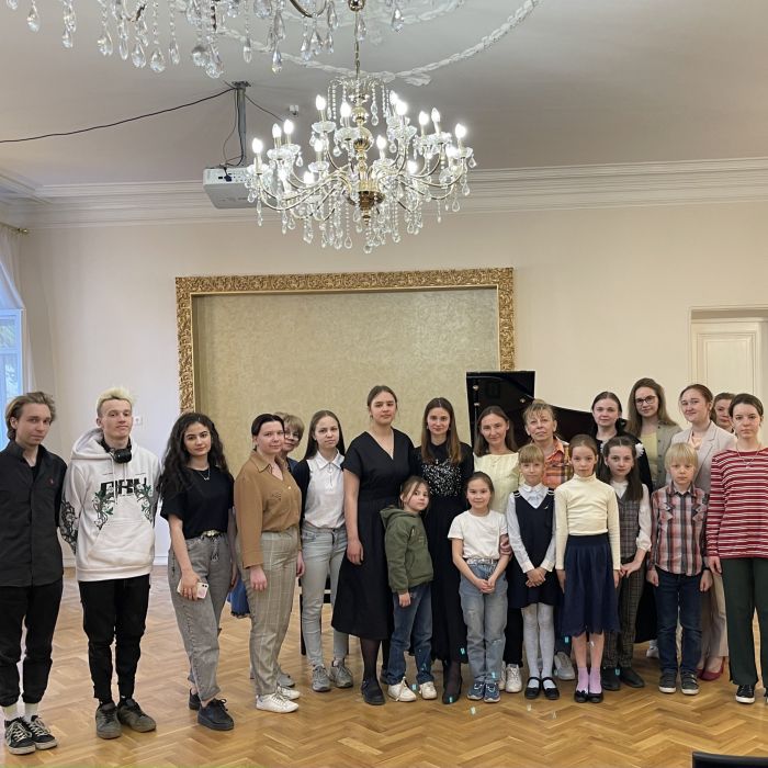 Творческая встреча студентов и преподавателей колледжа искусств состоялась в ДМШ №1 г. Пскова