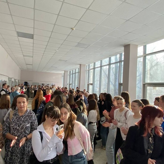 На выставку «Этих дней не смолкнет слава!» приглашает псковичей колледж искусств