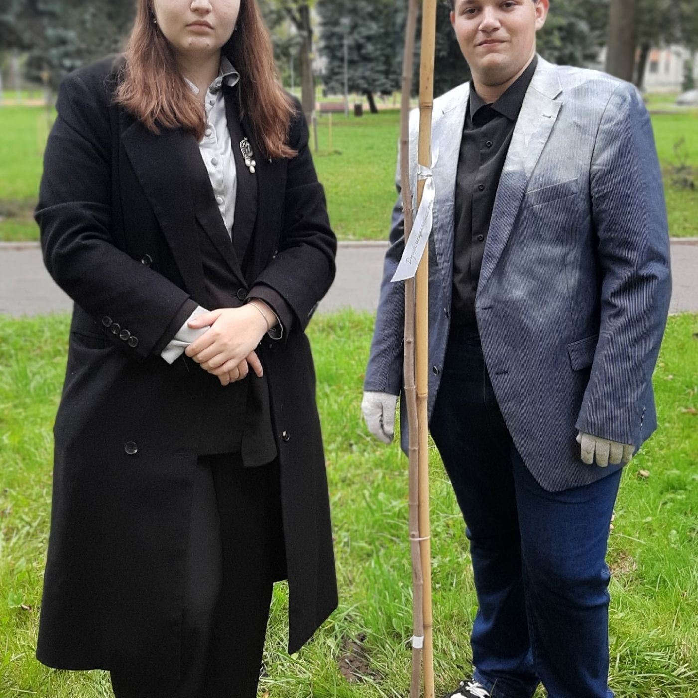 В посадке «Театральной аллеи» приняли участие представители колледжа искусств