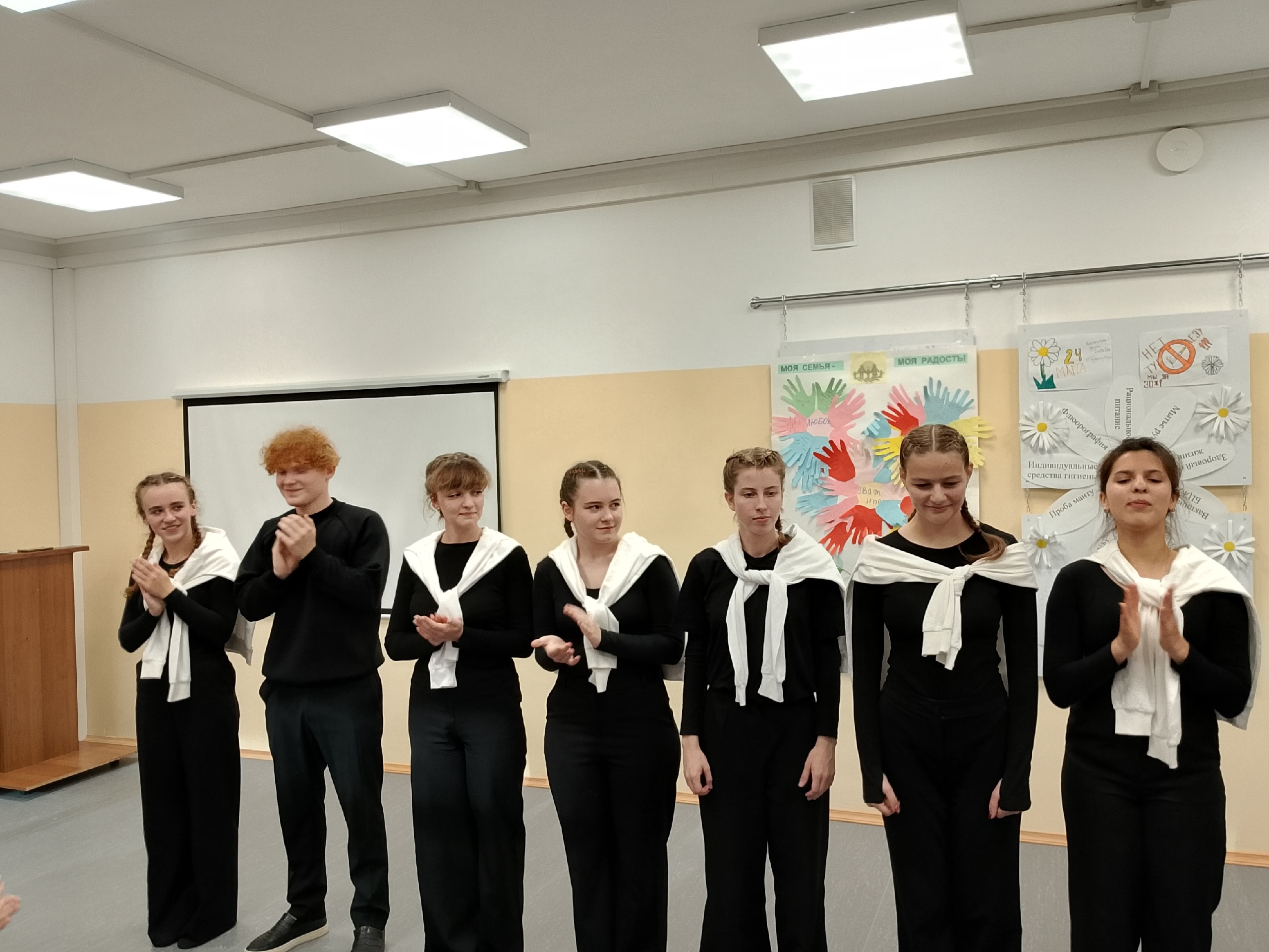 kulturnyj-desant-studenty-kolledzha-iskusstv-posetili-pushkinogore